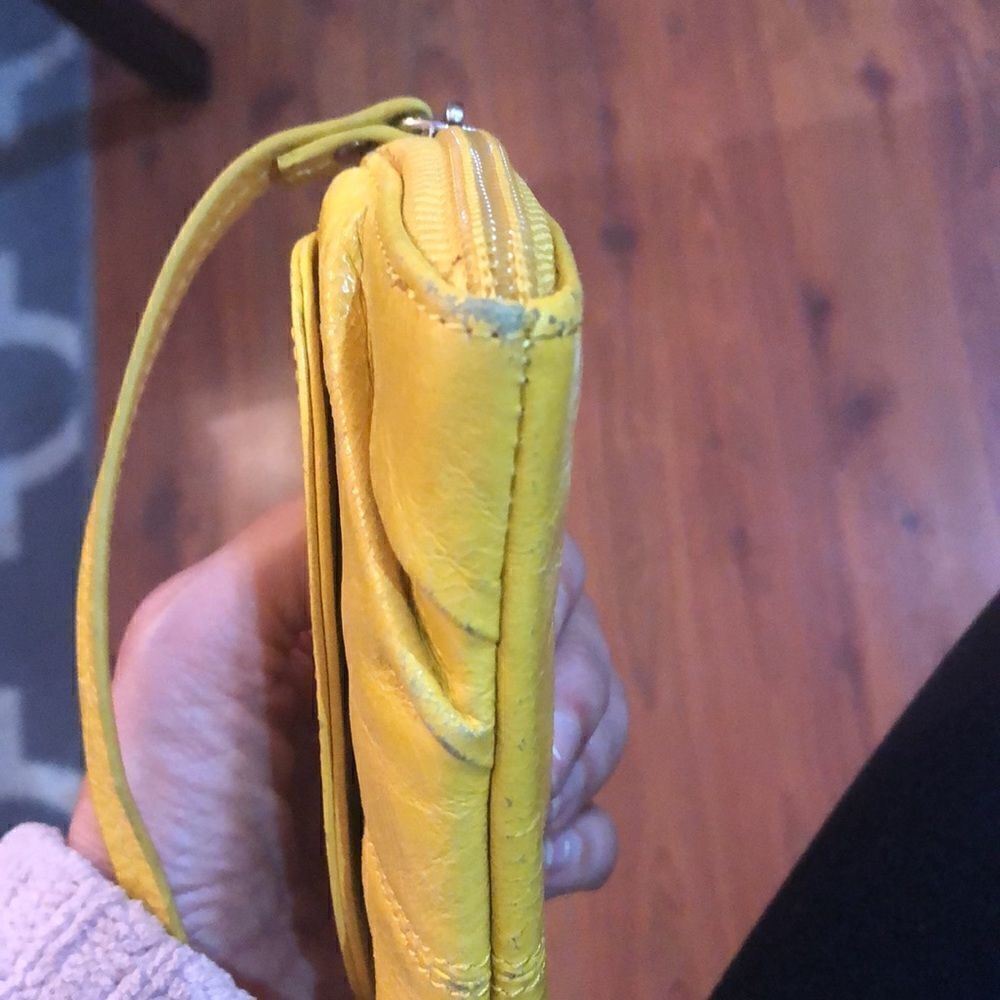 HOBO Genuine leather yellow wristlet wallet - Picture 9 of 11